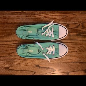 Kelly green converse